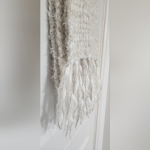 Beautiful, Soft Women's Scarf - Never Worn! - Picture 2 of 2